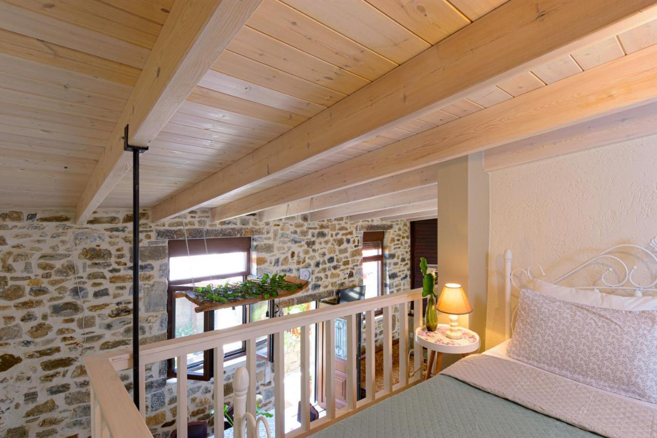 Villa Platipodi Stone House à Nikithianos Extérieur photo